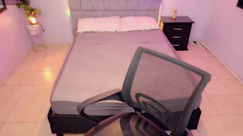 Snapshot of maite_stone1 chatting on December 2, 2025, 3:23 am MAITE STONE1 online show from December 2, 2025, 3:23 am