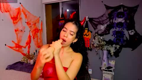 Snapshot of maithe_perroni chatting on October 29, 2025, 12:46 am   Lauu online show from October 29, 2025, 12:46 am