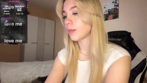 Snapshot of maksisisia chatting on October 24, 2025, 10:06 pm maksisisia online show from October 24, 2025, 10:06 pm