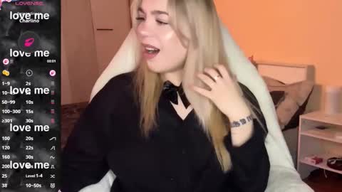 Snapshot of maksisisia chatting on October 26, 2025, 2:34 pm maksisisia online show from October 26, 2025, 2:34 pm