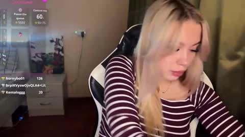 Snapshot of maksisisia chatting on November 9, 2025, 4:16 pm maksisisia online show from November 9, 2025, 4:16 pm