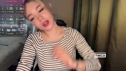 Snapshot of maksisisia chatting on November 16, 2025, 2:11 pm maksisisia online show from November 16, 2025, 2:11 pm