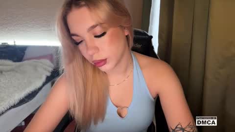 Snapshot of maksisisia chatting on November 20, 2025, 12:16 pm maksisisia online show from November 20, 2025, 12:16 pm