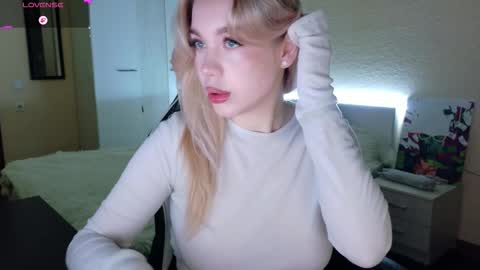 Snapshot of maksisisia chatting on December 4, 2025, 2:37 pm maksisisia online show from December 4, 2025, 2:37 pm