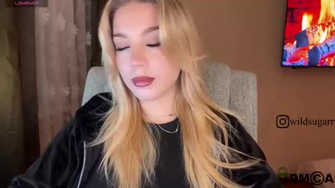 Snapshot of maksisisia chatting on December 14, 2025, 2:00 pm maksisisia online show from December 14, 2025, 2:00 pm