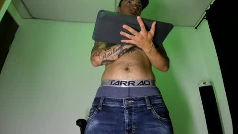 Snapshot of male_pussy chatting on December 14, 2024, 11:56 pm ADAM online show from December 14, 2024, 11:56 pm