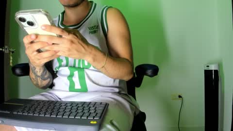 Snapshot of male_pussy chatting on December 17, 2024, 3:17 am ADAM online show from December 17, 2024, 3:17 am