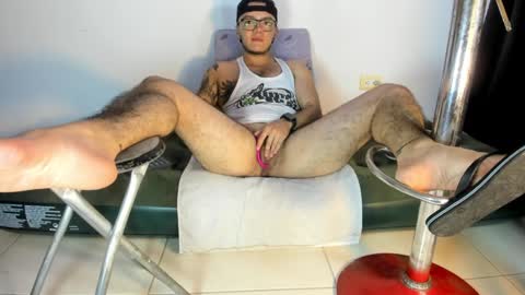 Snapshot of male_pussy chatting on January 18, 2025, 2:03 am ADAM online show from January 18, 2025, 2:03 am