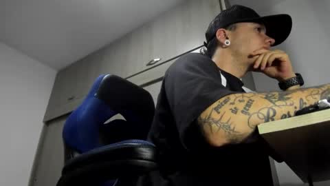 Snapshot of male_pussy chatting on October 30, 2025, 3:52 am ADAM online show from October 30, 2025, 3:52 am