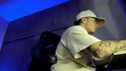 Snapshot of male_pussy chatting on November 3, 2025, 1:51 am ADAM online show from November 3, 2025, 1:51 am