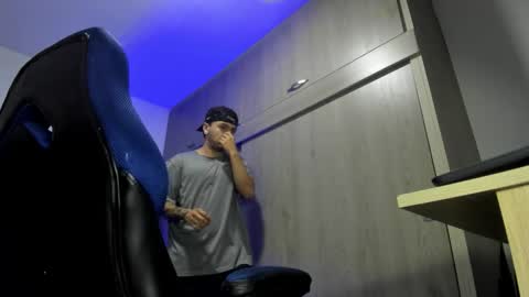 Snapshot of male_pussy chatting on November 5, 2025, 2:44 am ADAM online show from November 5, 2025, 2:44 am