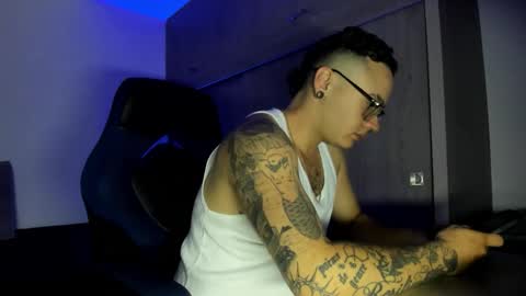 Snapshot of male_pussy chatting on November 7, 2025, 4:34 am ADAM online show from November 7, 2025, 4:34 am