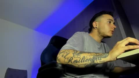 Snapshot of male_pussy chatting on November 25, 2025, 4:01 am ADAM online show from November 25, 2025, 4:01 am