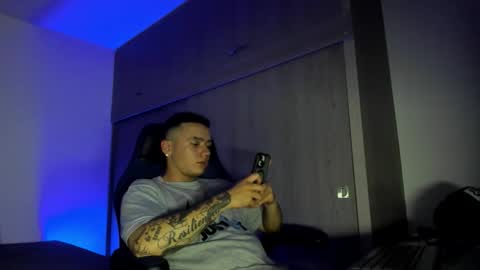 Snapshot of male_pussy chatting on December 4, 2025, 1:48 am ADAM online show from December 4, 2025, 1:48 am