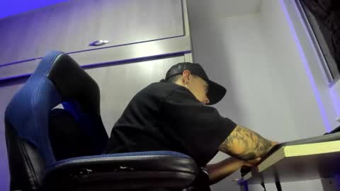 Snapshot of male_pussy chatting on December 18, 2025, 3:12 am ADAM online show from December 18, 2025, 3:12 am