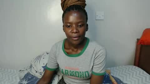 Snapshot of malia_latifa chatting on November 2, 2025, 7:05 pm lati online show from November 2, 2025, 7:05 pm