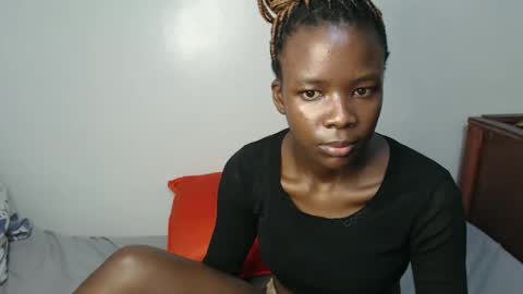 Snapshot of malia_latifa chatting on November 8, 2025, 1:00 pm lati online show from November 8, 2025, 1:00 pm