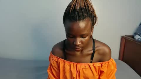 Snapshot of malia_latifa chatting on November 13, 2025, 12:26 pm lati online show from November 13, 2025, 12:26 pm