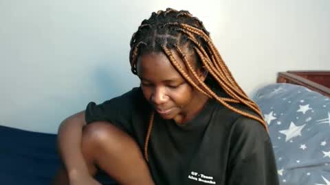 Snapshot of malia_latifa chatting on November 15, 2025, 1:25 am lati online show from November 15, 2025, 1:25 am