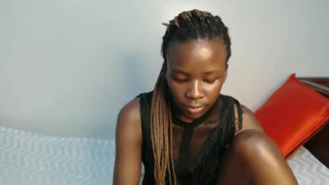 Snapshot of malia_latifa chatting on November 16, 2025, 2:00 pm lati online show from November 16, 2025, 2:00 pm