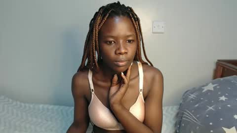 Snapshot of malia_latifa chatting on November 18, 2025, 11:15 pm lati online show from November 18, 2025, 11:15 pm