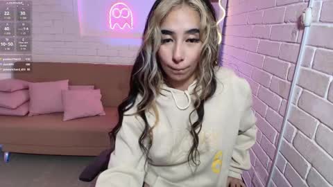 Snapshot of malory_tay chatting on March 9, 2025, 1:14 am Malory online show from March 9, 2025, 1:14 am