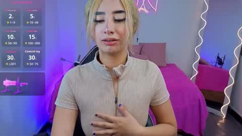 Snapshot of malory_tay chatting on September 13, 2025, 7:13 pm Malory online show from September 13, 2025, 7:13 pm