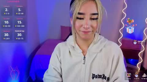 Malory  online show from November 28, 2025, 11:24 am