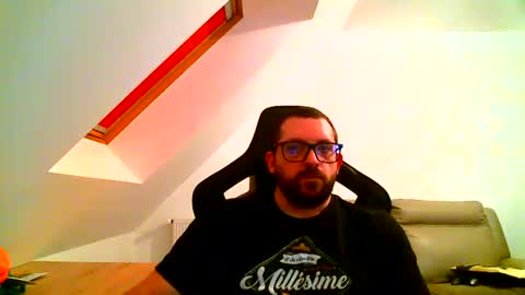 Snapshot of malou2927 chatting on December 31, 2024, 5:51 pm breton online show from December 31, 2024, 5:51 pm