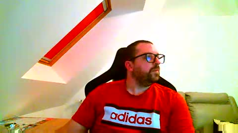 Snapshot of malou2927 chatting on November 16, 2025, 5:40 pm breton online show from November 16, 2025, 5:40 pm