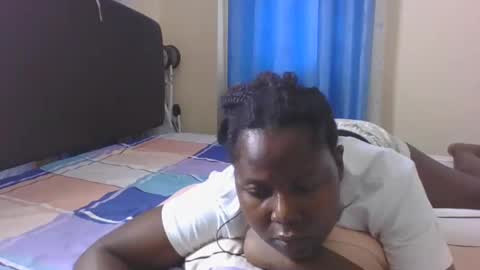 Snapshot of mamasita2023 chatting on January 23, 2025, 10:22 am mamasita2023 online show from January 23, 2025, 10:22 am