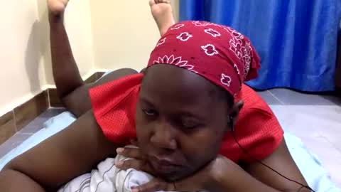 Snapshot of mamasita2023 chatting on November 10, 2025, 6:01 am mamasita2023 online show from November 10, 2025, 6:01 am