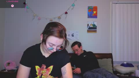 Snapshot of mamiclouds chatting on December 16, 2025, 1:43 am MamiCloudz online show from December 16, 2025, 1:43 am