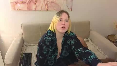 Snapshot of manic_pixie_ chatting on February 11, 2025, 2:24 pm manic_pixie_ online show from February 11, 2025, 2:24 pm