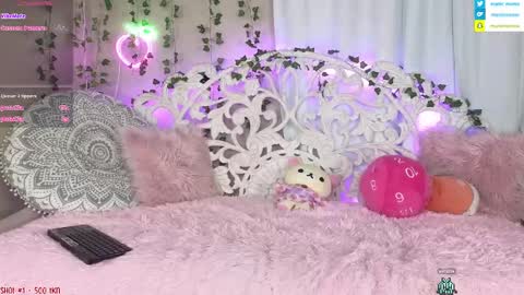 Momo online show from January 3, 2025, 2:54 am