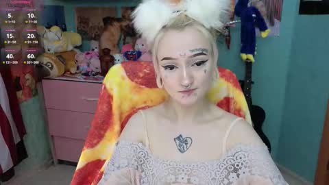 Manuela online show from November 16, 2025, 8:03 pm