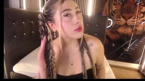 Manuela  online show from November 5, 2025, 6:02 am