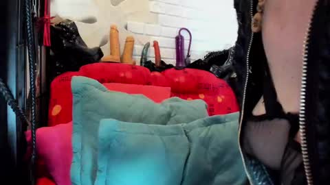 Snapshot of mara_mistresss chatting on March 1, 2025, 12:28 am Mara Mistress online show from March 1, 2025, 12:28 am