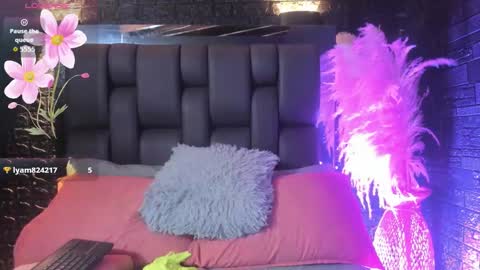 maraa_rivera online show from December 15, 2025, 7:40 pm