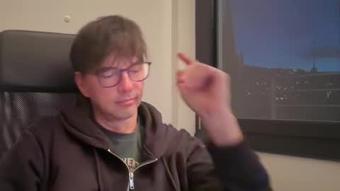 Snapshot of maracatu76 chatting on December 18, 2025, 4:13 pm Maracatu online show from December 18, 2025, 4:13 pm