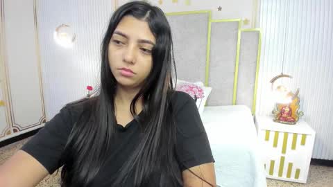 Snapshot of maraluna_ chatting on November 16, 2025, 11:38 am Maraluna online show from November 16, 2025, 11:38 am