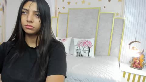 Snapshot of maraluna_ chatting on November 28, 2025, 10:29 am Maraluna online show from November 28, 2025, 10:29 am