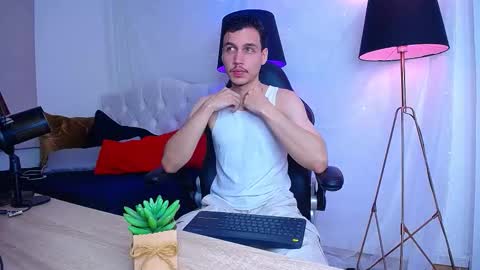 Snapshot of marcus_hanks chatting on December 14, 2025, 5:46 am Marcus Hanks online show from December 14, 2025, 5:46 am