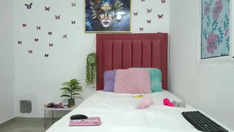 Snapshot of mari_curls chatting on October 17, 2025, 10:07 am mari_curls online show from October 17, 2025, 10:07 am