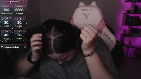 Snapshot of mari_moore7 chatting on October 19, 2025, 5:13 pm mari moore online show from October 19, 2025, 5:13 pm