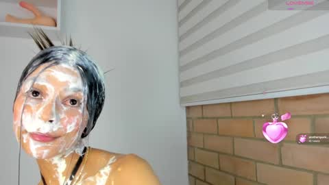 S O F I A  model independent online show from December 5, 2024, 6:32 am