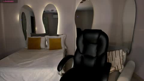 Snapshot of mariaherrera_ chatting on December 14, 2025, 5:46 am MARIA HERRERA online show from December 14, 2025, 5:46 am