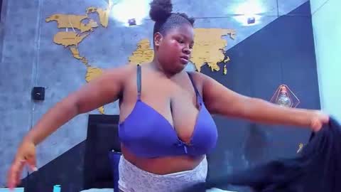 Snapshot of mariam__rossi chatting on October 12, 2025, 12:37 pm MARIAM online show from October 12, 2025, 12:37 pm
