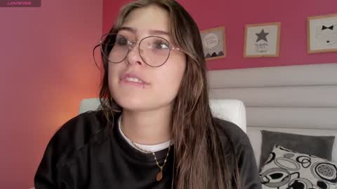 Snapshot of mariam_scott18 chatting on December 19, 2024, 3:18 am Mariam online show from December 19, 2024, 3:18 am