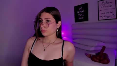 Snapshot of mariam_scott18 chatting on January 21, 2025, 10:30 pm Mariam online show from January 21, 2025, 10:30 pm